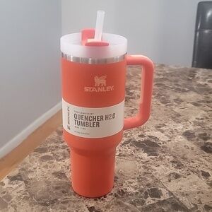 Stanley Cup Limited Edition 40oz Quencher Flowstate orange